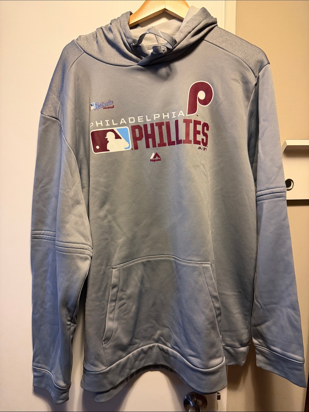 Majestic Philadelphia Phillies Gray Pullover Hoodie